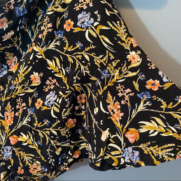 Urban Outfitters Kimchi Blue Floral Ruffle Shorts in Black/Gold - Picture 9 of 9